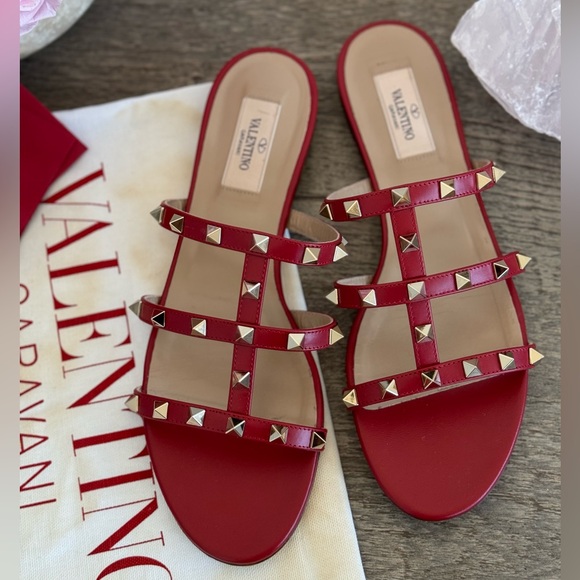 Stunning red Valentino rockstud Sandals - Picture 2 of 5